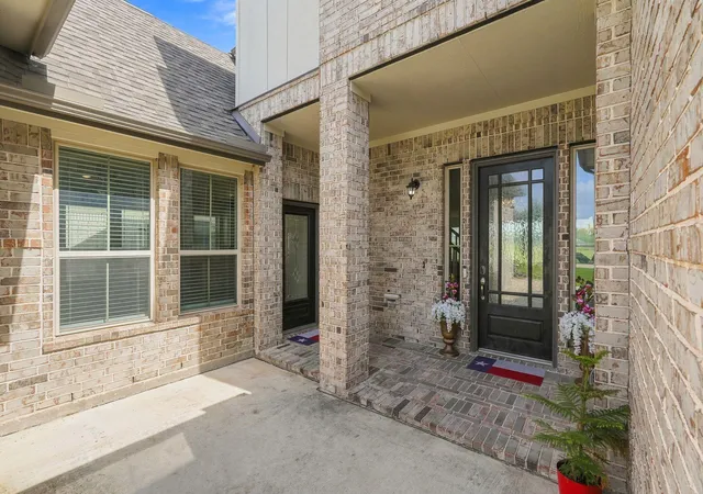 Photo 3 of Single family home for sale at 225 Peninsula Point Dr, Montgomery, TX 77356 | MLS# 14075149 | Listing updated on 2026-09-21