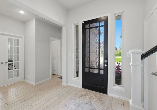 Photo 4 of Single family home for sale at 225 Peninsula Point Dr, Montgomery, TX 77356 | MLS# 14075149 | Listing updated on 2026-09-21