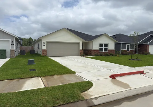 Photo 2 of Single family home for sale at 512 Oak Chase Ave, Dayton, TX 77535 | MLS# 81430424 | Listing updated on 2026-07-21