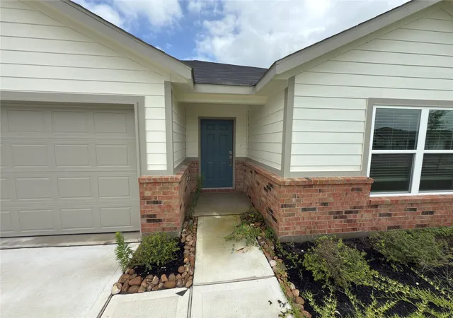 Photo 3 of Single family home for sale at 512 Oak Chase Ave, Dayton, TX 77535 | MLS# 81430424 | Listing updated on 2026-07-21