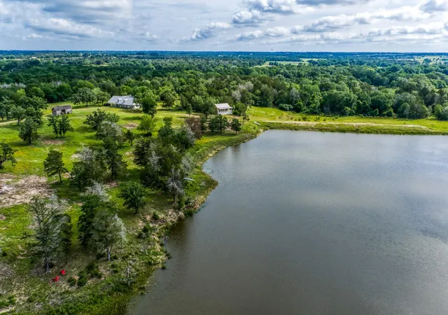 Homes for sale in Giddings, TX | 1237 Private Road 2181, Giddings, TX 78942 | MLS# 64302951