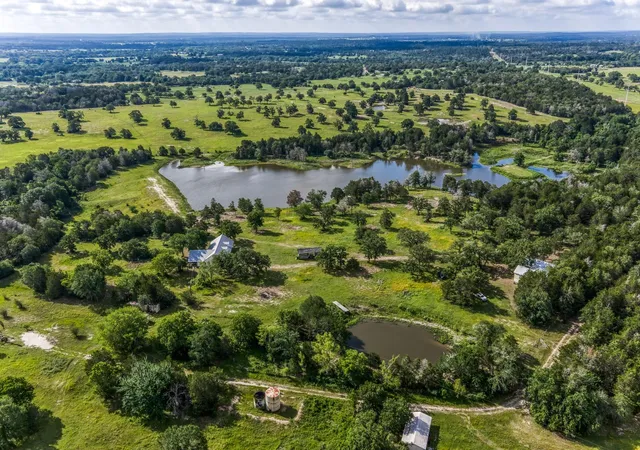 Homes for sale in Giddings, TX | 1237 Private Road 2181, Giddings, TX 78942 | MLS# 64302951