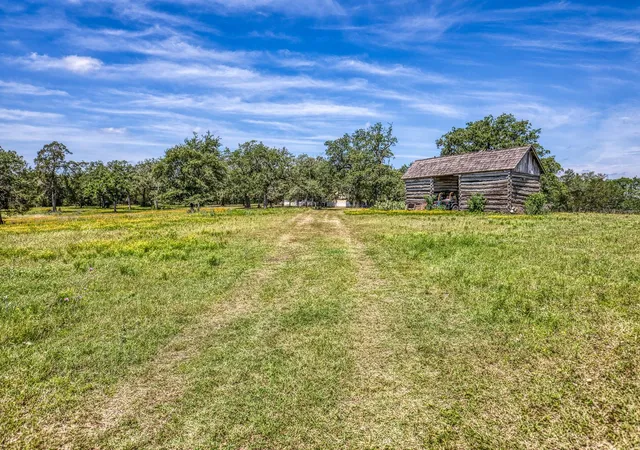 Homes for sale in Giddings, TX | 1237 Private Road 2181, Giddings, TX 78942 | MLS# 64302951