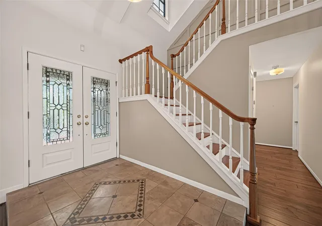 Photo 3 of Single family home for sale at 303 Longview Dr, Sugar Land, TX 77478 | MLS# 10295316 | Listing updated on 2026-09-06