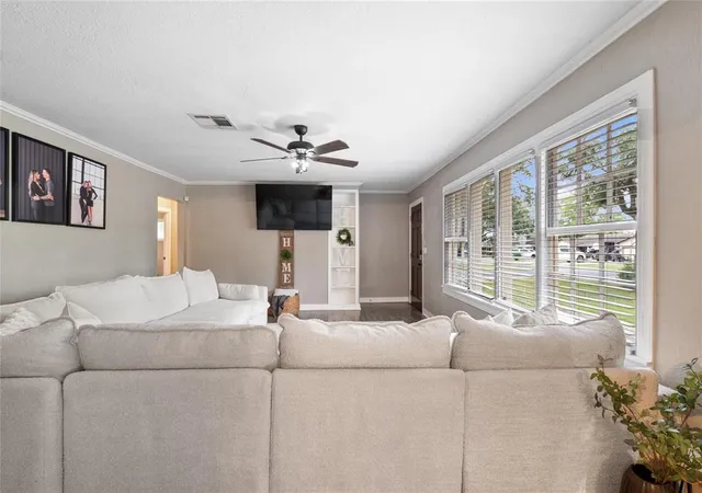5th image of 702 Avenue J, El Campo, TX 77437 | MLS# 68406735