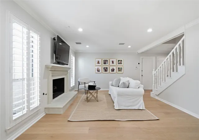 5th image of 12515 Queensbury Ln, Houston, TX 77024 | MLS# 42962220