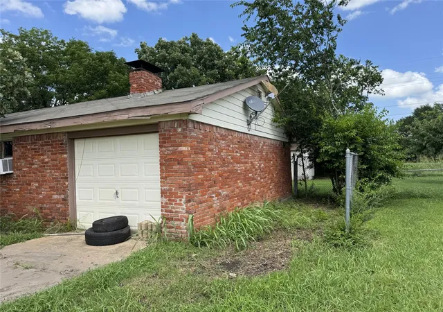 Photo 2 of Single family home for sale at 3041 Monroe St, Commerce, TX 75428 | MLS# 48280446 | Listing updated on 2026-06-30