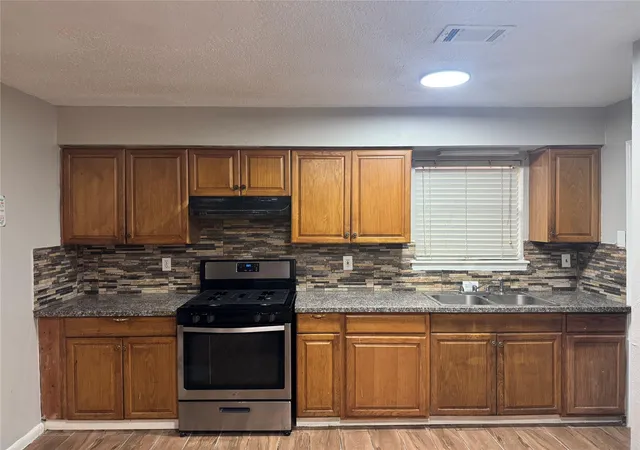 2nd image of 11322 Murr Wy, Houston, TX 77048 | MLS# 35570881
