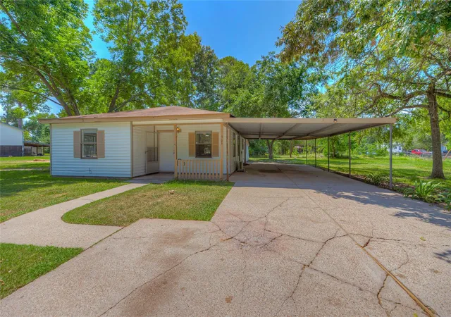 1st image of 305 Oak Ridge Dr, Onalaska, TX 77360 | MLS# 28900882
