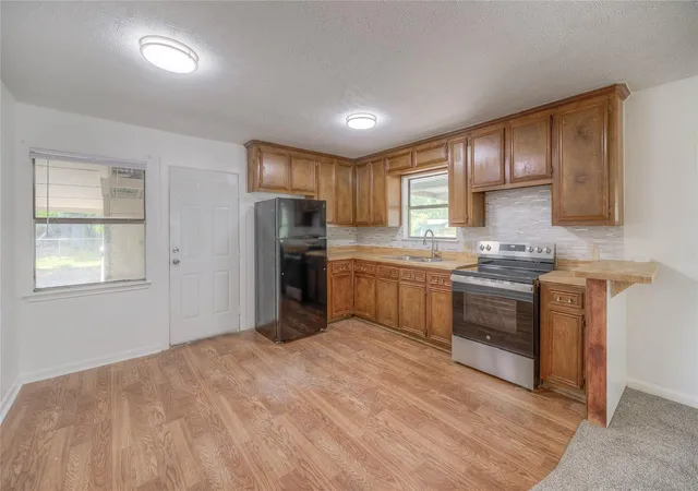 2nd image of 305 Oak Ridge Dr, Onalaska, TX 77360 | MLS# 28900882