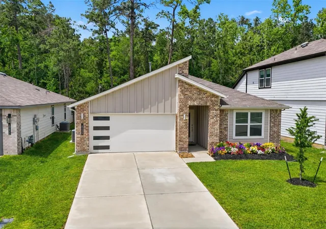 Photo 3 of Single family home for sale at 10426 Plateau Point Trl, Conroe, TX 77384 | MLS# 79614456 | Listing updated on 2026-09-05