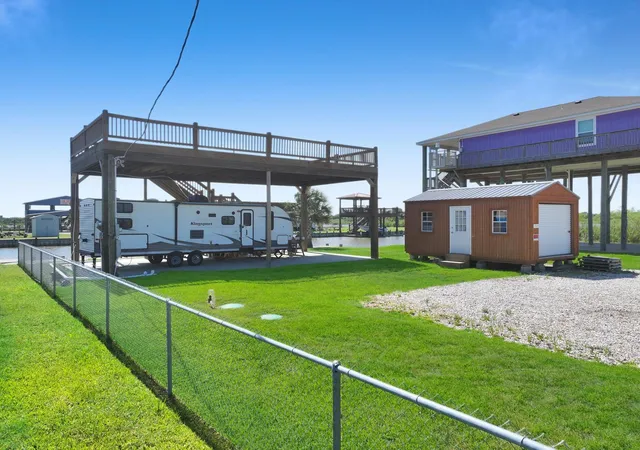 2nd image of 1515 Mabry St, Gilchrist, TX 77617 | MLS# 20296206