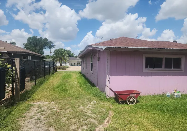 Photo 2 of Single family home for sale at 937 Vivian Ave, Pasadena, TX 77506 | MLS# 53054233 | Listing updated on 2026-08-28