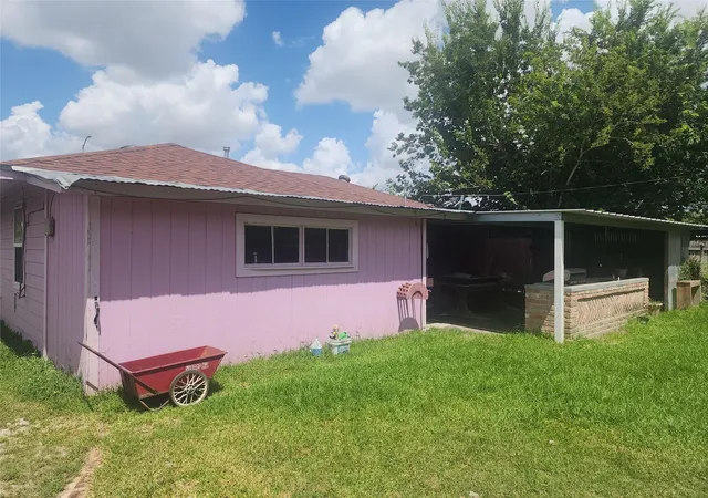 Photo 3 of Single family home for sale at 937 Vivian Ave, Pasadena, TX 77506 | MLS# 53054233 | Listing updated on 2026-08-28