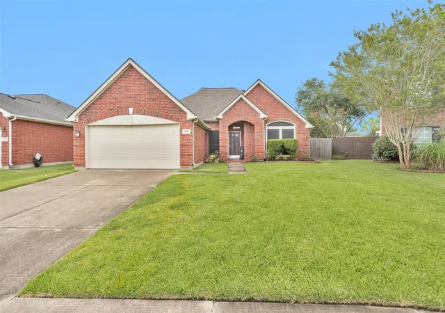 Homes for sale in Friendswood, TX | 3510 Harbor Pass Ln, Friendswood, TX 77546 | MLS# 92373008
