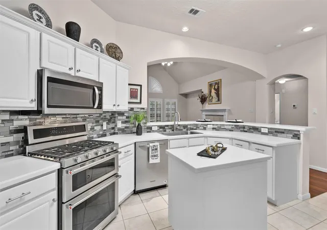 Homes for sale in Friendswood, TX | 3510 Harbor Pass Ln, Friendswood, TX 77546 | MLS# 92373008