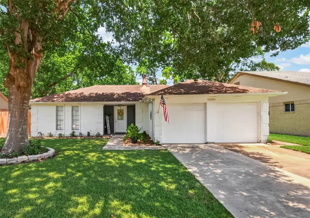 1st image of 16203 Forest Bend Ave, Friendswood, TX 77546 | MLS# 82850580
