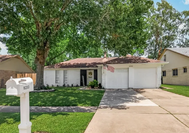 23rd image of 16203 Forest Bend Ave, Friendswood, TX 77546 | MLS# 82850580
