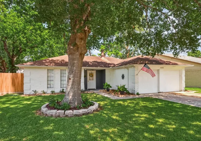 2nd image of 16203 Forest Bend Ave, Friendswood, TX 77546 | MLS# 82850580