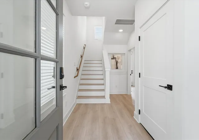 Photo 3 of Single family home for sale at 267 De Boll St, Houston, TX 77022 | MLS# 12500544 | Listing updated on 2026-09-16