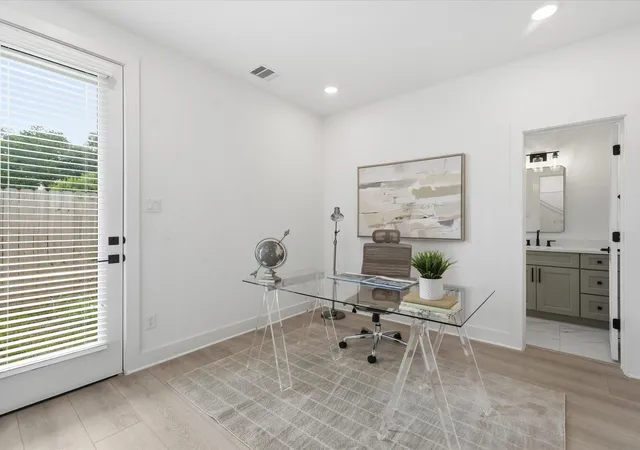 Photo 4 of Single family home for sale at 267 De Boll St, Houston, TX 77022 | MLS# 12500544 | Listing updated on 2026-09-16