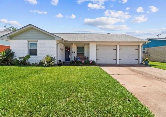 Photo 1 of Single family home for sale at 2805 Pine St, Galveston, TX 77551 | MLS# 45285080 | Listing updated on 2026-09-12