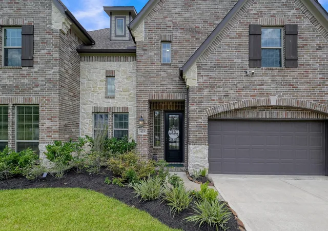 Photo 2 of Sale Pending at 425 Christians Ct, Montgomery, TX 77316 | MLS# 5178550 | Listing updated on 2026-09-05