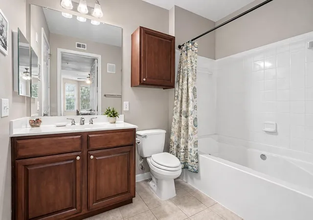 2nd image of 7575 Kirby Dr, Houston, TX 77030