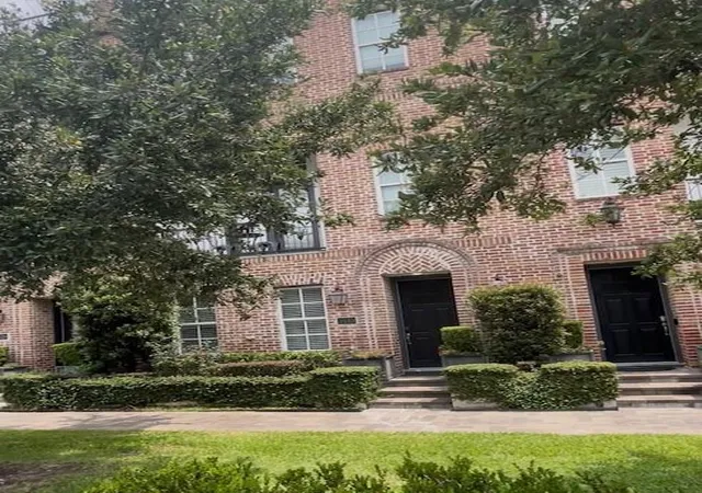 Photo 2 of Townhouse for sale at 2533 Lamar St, Houston, TX 77003 | MLS# 13648378 | Listing updated on 2026-07-24