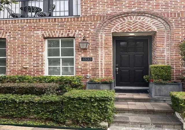 Photo 3 of Townhouse for sale at 2533 Lamar St, Houston, TX 77003 | MLS# 13648378 | Listing updated on 2026-07-24