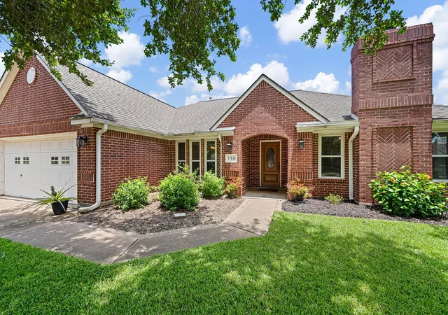 2nd image of 116 Zinnia St, Lake Jackson, TX 77566 | MLS# 23370223