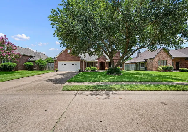 5th image of 116 Zinnia St, Lake Jackson, TX 77566 | MLS# 23370223