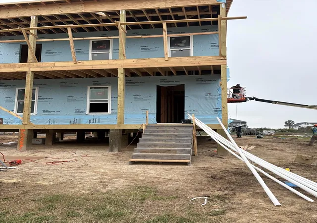Photo 3 of Single family home for sale at 5 Sunset St, Galveston, TX 77554 | MLS# 88885345 | Listing updated on 2026-08-13