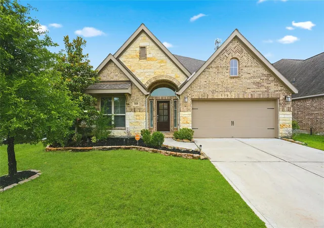 Photo 2 of Sale Pending at 28329 Rabbitt Trl, Spring, TX 77386 | MLS# 10015659 | Listing updated on 2026-09-03