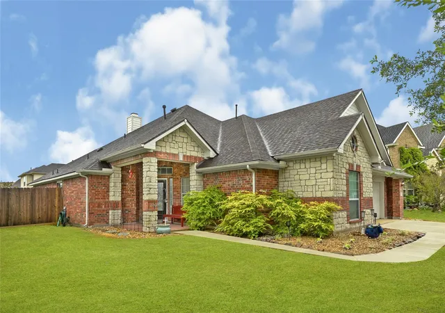 2nd image of 2054 Lepper St, Alvin, TX 77511 | MLS# 21915815