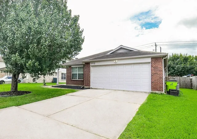 Photo 2 of Single family home for sale at 1910 Poco Dr, Missouri City, TX 77489 | MLS# 36154236 | Listing updated on 2026-07-14
