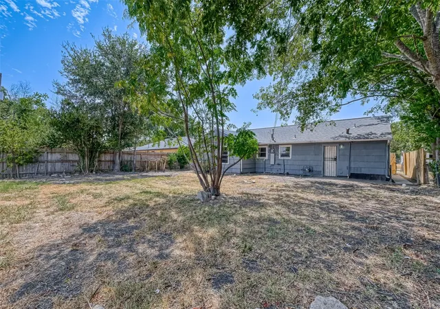 10th image of 5859 Westover St, Houston, TX 77033 | MLS# 36385107