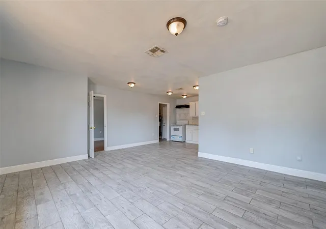 3rd image of 5859 Westover St, Houston, TX 77033 | MLS# 36385107