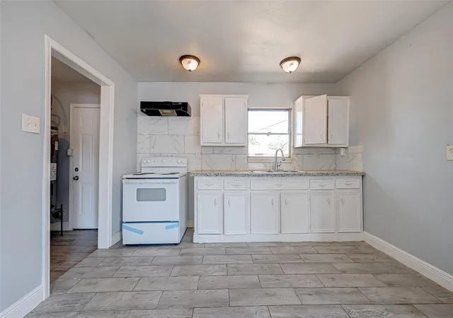 4th image of 5859 Westover St, Houston, TX 77033 | MLS# 36385107