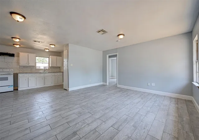 5th image of 5859 Westover St, Houston, TX 77033 | MLS# 36385107