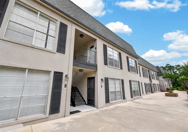Photo 3 of Condo for sale at 1800 Stoney Brk Dr #30, Houston, TX 77063 | MLS# 46540775 | Listing updated on 2026-08-26