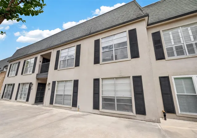 Photo 3 of Condo for sale at 1800 Stoney Brk Dr #30, Houston, TX 77063 | MLS# 46540775 | Listing updated on 2026-08-26