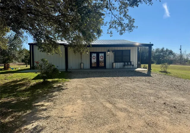 5th image of 9100 Delesandri Dr, Hitchcock, TX 77563 | MLS# 93198261