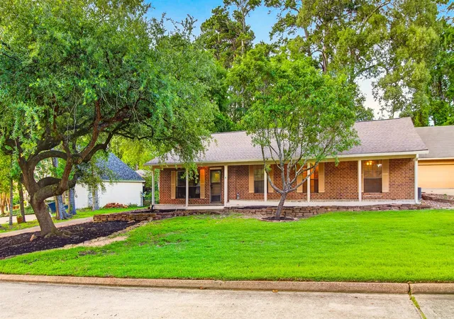 Homes for sale in Conroe, TX | 107 Greenbriar Dr, Conroe, TX 77356 | MLS# 58773987
