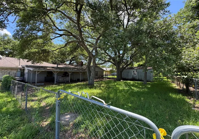 9th image of 2000 Kirk Dr, Brenham, TX 77833 | MLS# 96465107
