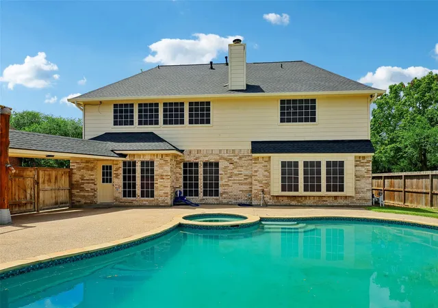1st image of 1207 Peregrine Dr, Friendswood, TX 77546 | MLS# 9137129