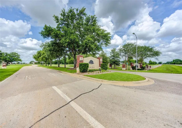 Homes for sale in Rosharon, TX | 950 Lakeland Cir, Rosharon, TX 77583 | MLS# 48748932