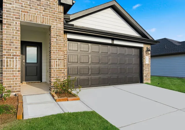 2nd image of 722 Blue Stone Dr, Beasley, TX 77417 | MLS# 75652923