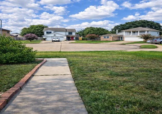 Photo 2 of Single family home for sale at 4911 E Fallen Bough Dr, Houston, TX 77041 | MLS# 27687369 | Listing updated on 2026-08-26