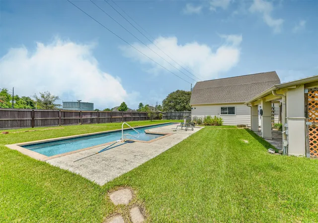 Single family home for sale at 2614 Brahman Dr, Manvel, TX 77578 | MLS# 71817454 | Listing updated on 2026-10-09